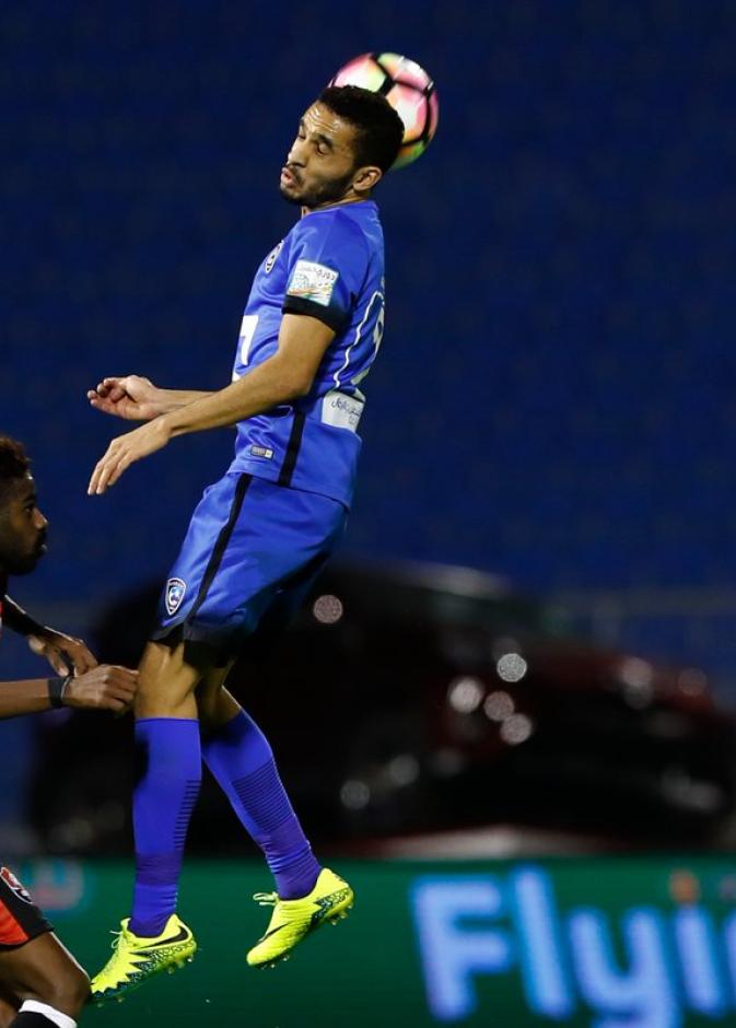 الهلال يهزم الرائد ويرتقي إلى الصدارة