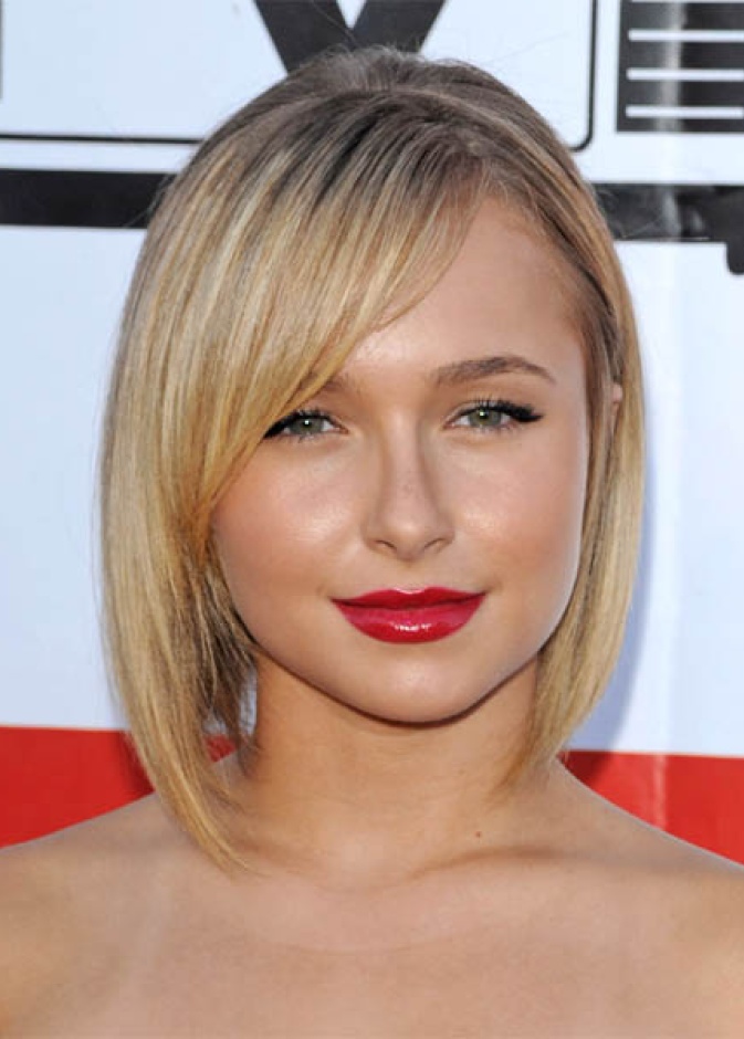 الوان الشفاه القوية هي الانسب للاسد