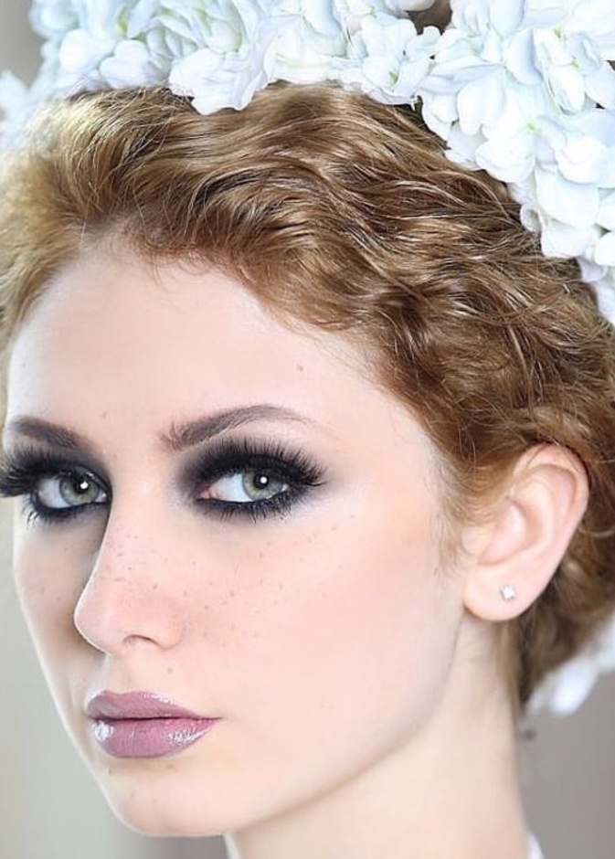 الورد الأبيض في يوم زفافك سيزيدك جمالا 