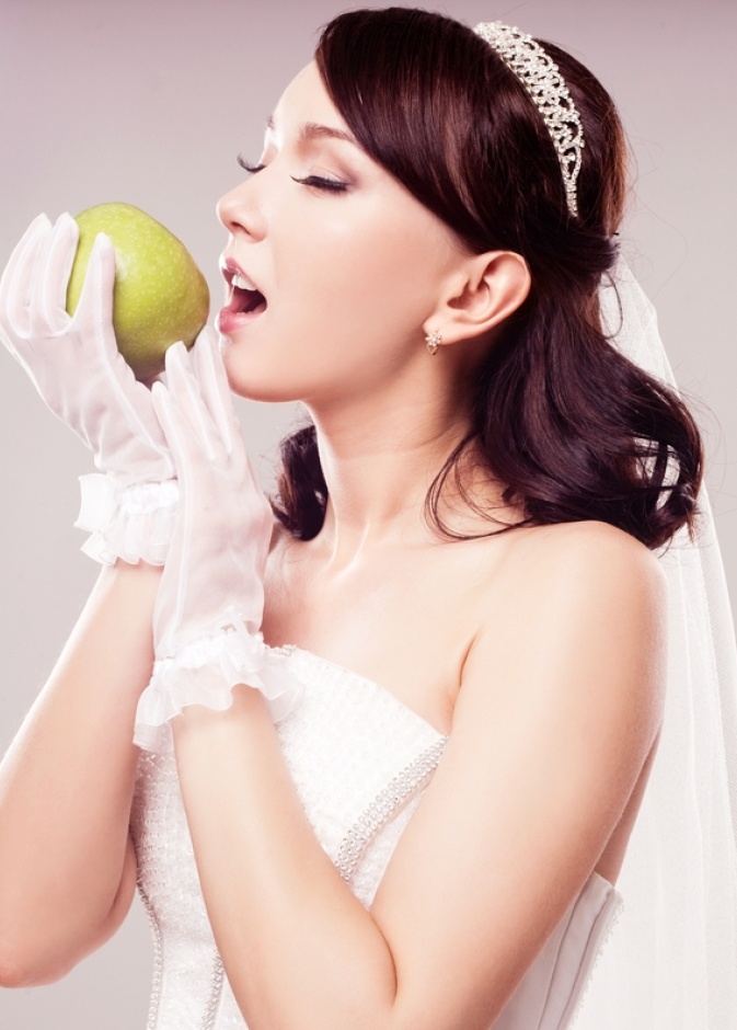 الوقت الانسب لتناول التفاح قبل الغداء بربع ساعة