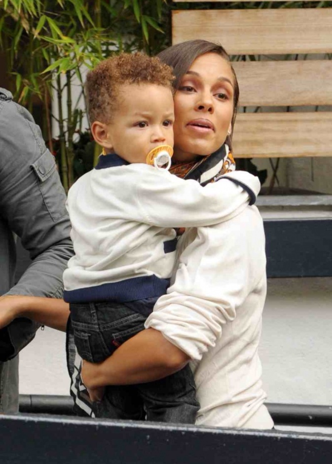 اليشا كايز وابنها إيجيبت