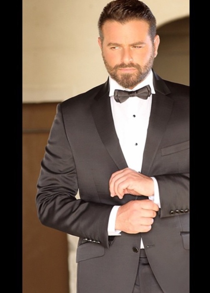 يوسف الخال اثناء تواجده في فرنسا بستايل كاجوال