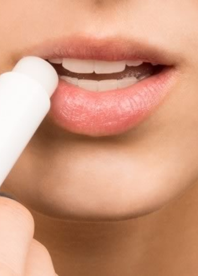 اهتمي بترطيب شفاهك طوال اليوم