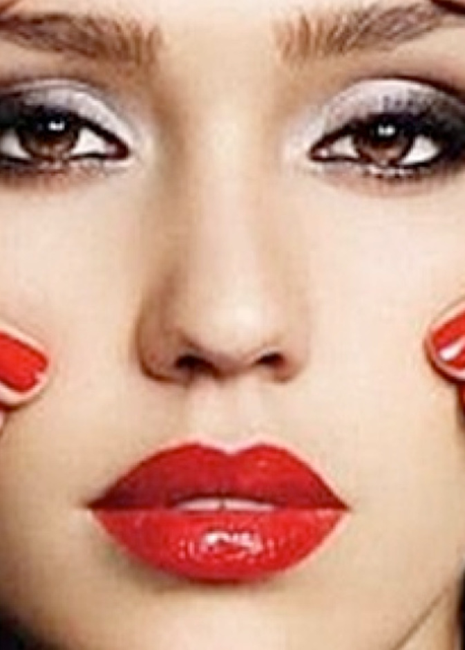 مكياج رائع بالظل الفضي للعيون البنية