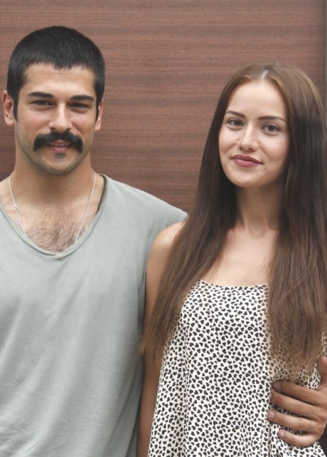 بوراك اوزجيفيت وفهرية افجان