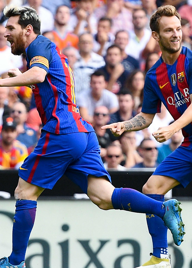 برشلونة يتصدر الليجا بركلة جزاء