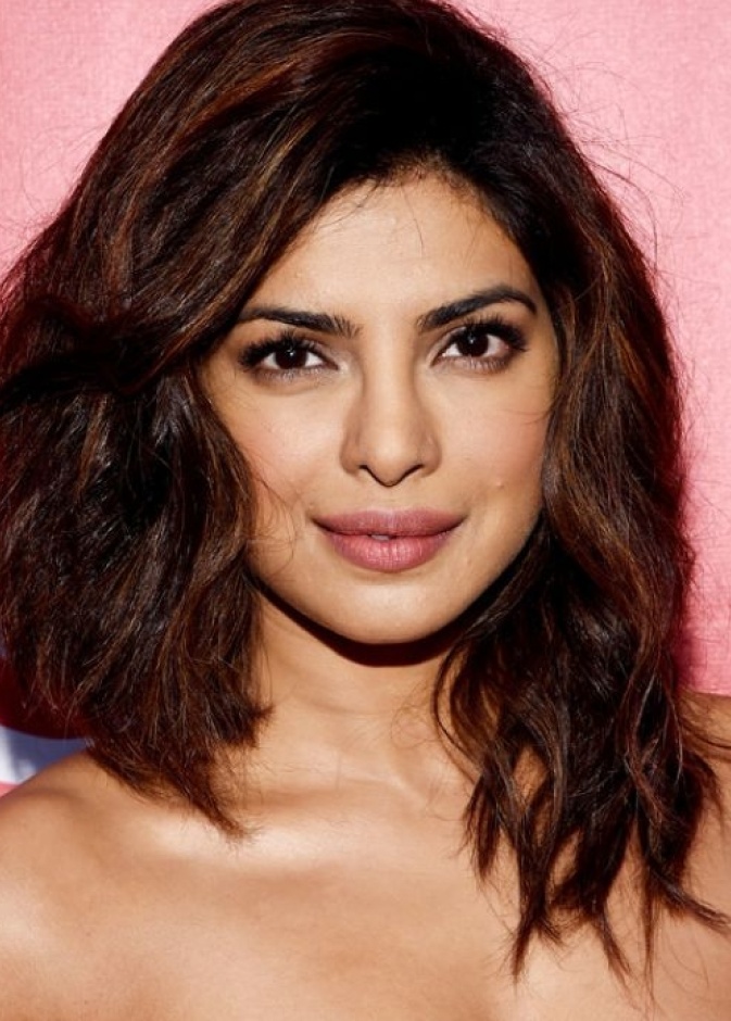 بريانكا شوبرا صورت 3 اعمال في وقت واحد