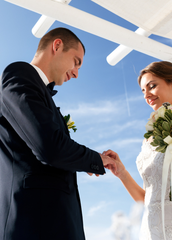 بعض الرجال يرفضون ارتداء الخاتم لانه سيحول بينهم وبين النساء