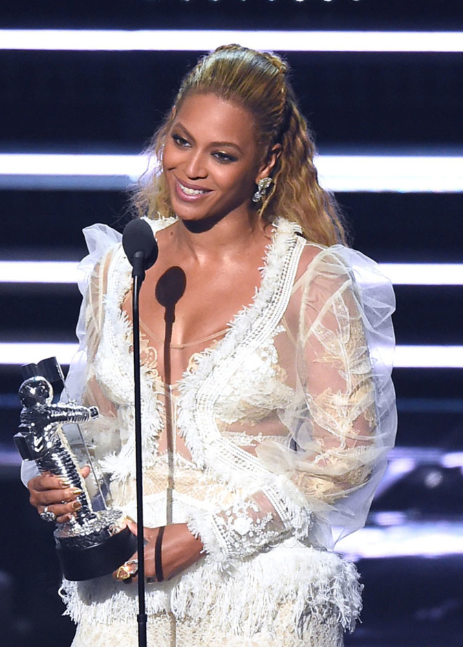 بيونسيه BEYONCE