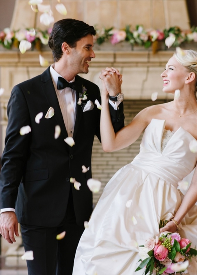 تأكد من البدلة والحذاء والاكسسوارت قبل يوم الزفاف