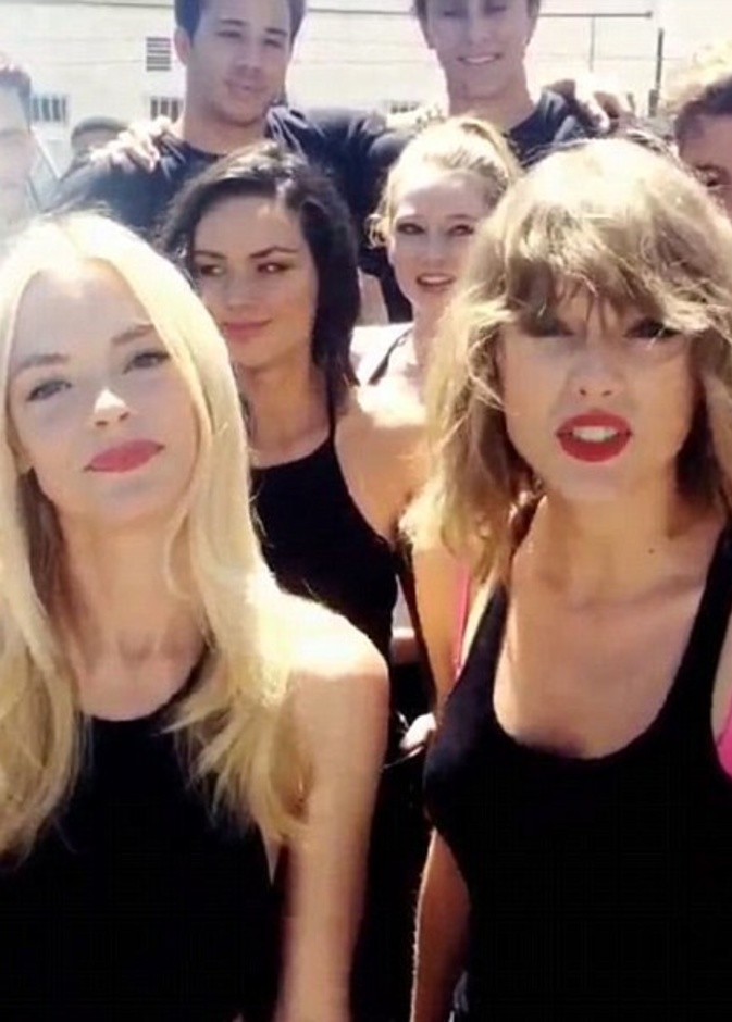  تايلور سويفت شاركت التحدى