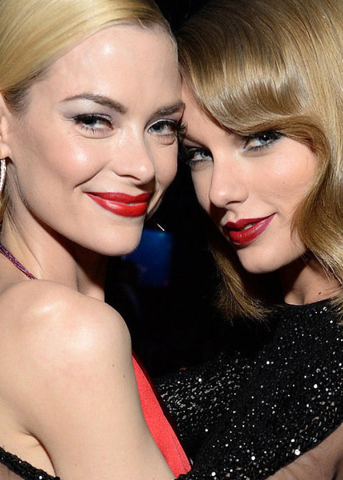  تايلور الام الروحية لابنه صديقتها المقربة