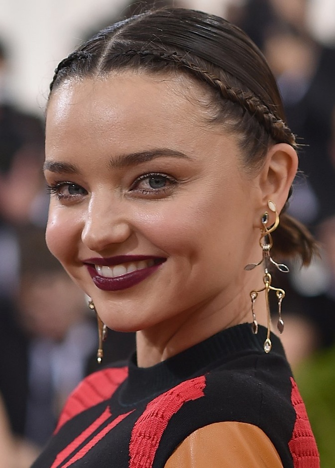 تبييض الاسنان البارزة مع ميراندا كير Miranda Kerr  