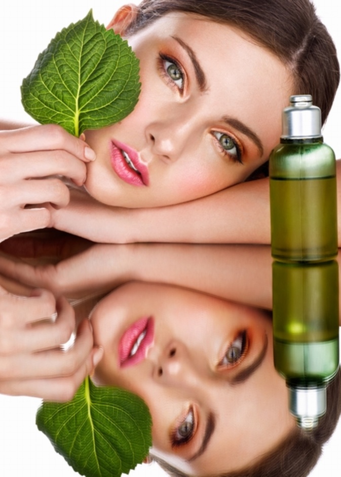 زيت جوز الهند يساعد على تلاشي البقع السوداء