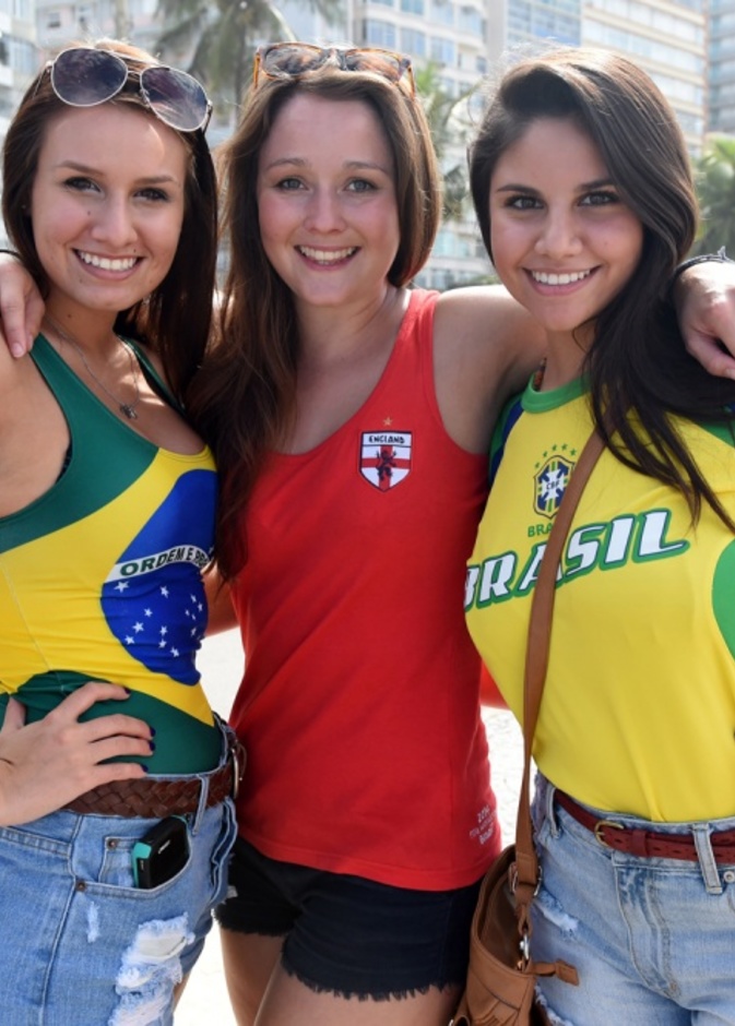  تحالف مشجعات البرازيل وانجلترا