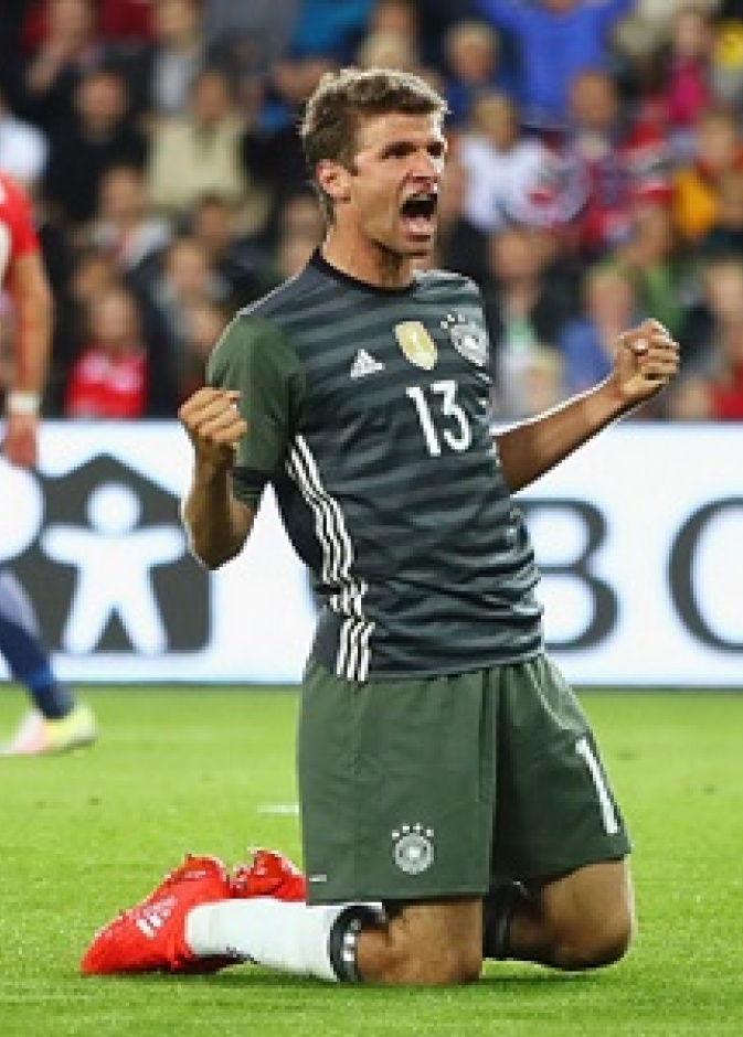 تخلص اللاعب الالماني توماس مولر من صيامه عن التهديف