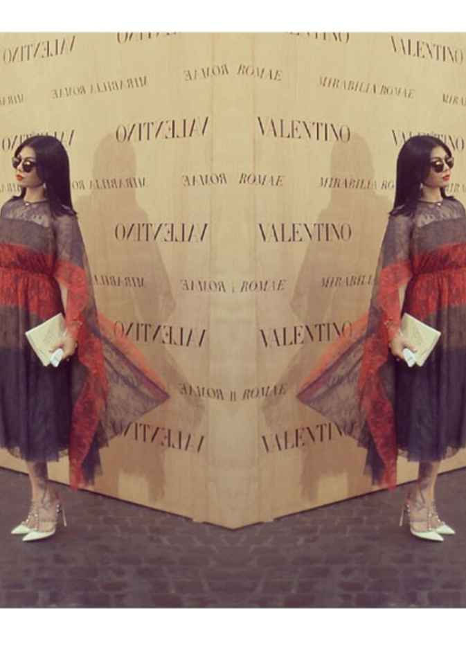 تنتعل حذاء من دولشي أند غابانا