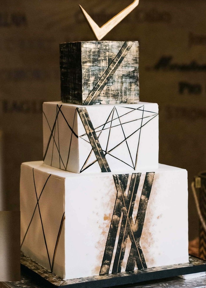 تصميم عصري للكيك الفضي