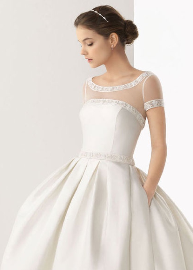  فستان زفاف من الساتان المزركش ببتلات الزهور