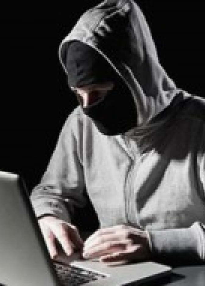 القبض على "مستدرج الفتيات" بمواقع التواصل