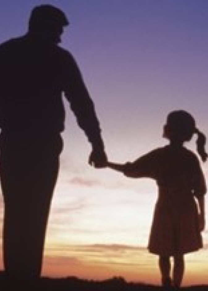 سعودية تعايد والدها بسيارة.. فماذا رد عليها!