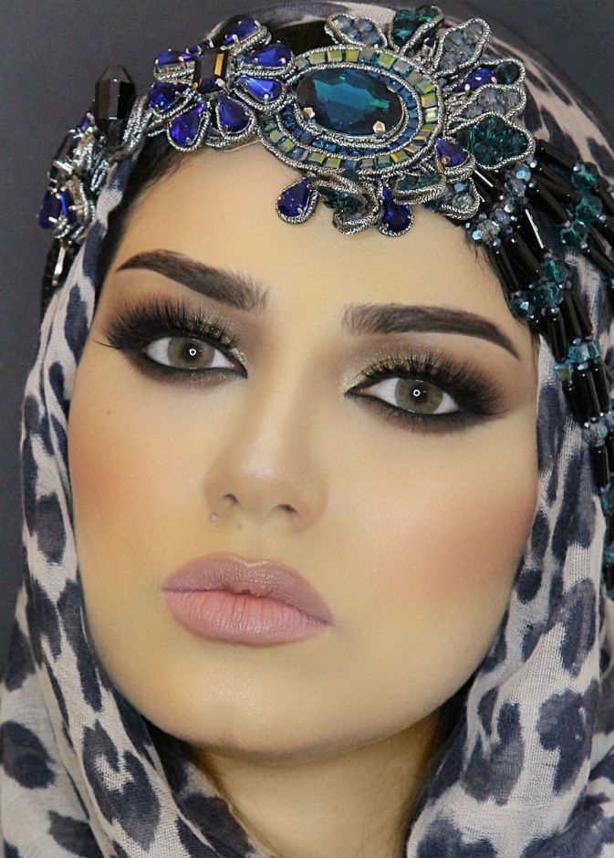 اسماء احترفت الكونتور في مكياجها 
