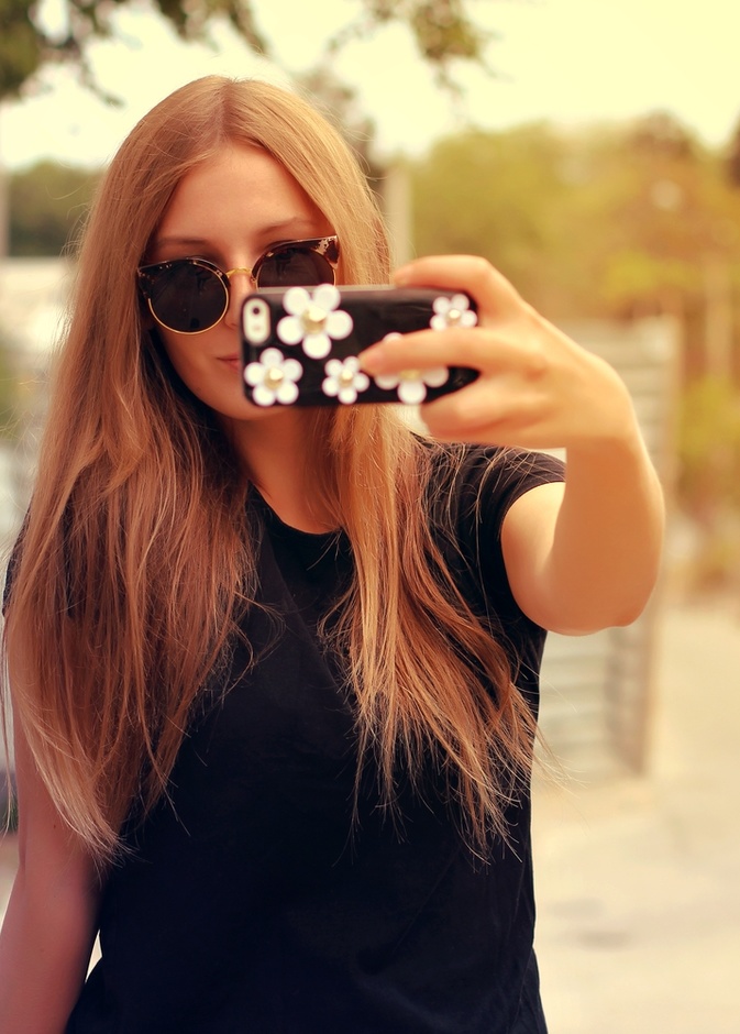 تعرفي على زاوية وجهك الملائمة في التصوير