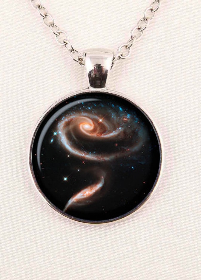 تعشق مرأة برج الدلو الهدايا المتعلقة بالفلك