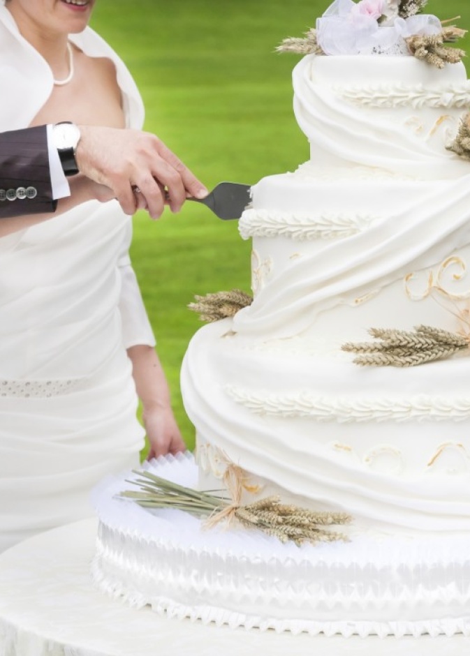 تقطيع الكعكة المبردة