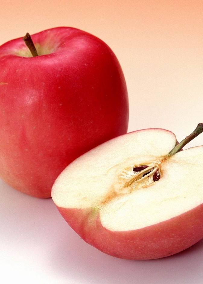 تلعب الوجبات الغنية بالالياف مثل التفاح دورا اساسيا في خسارة الوزن الزائد