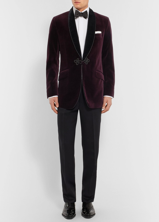 توكسيدو باللون العنابي من المخمل للعريس من Favourbrook 