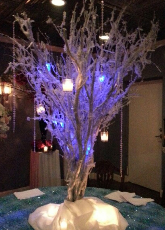 جذوع الأشجار تزيّن طاولات زفافك في موسم الشتاء المقبل