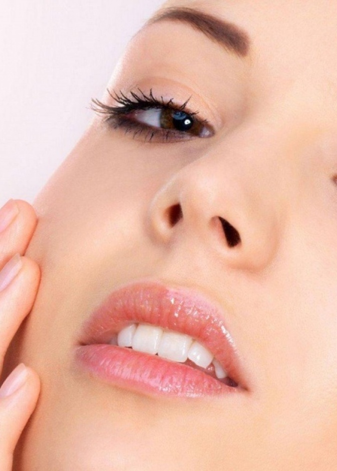 جميلة أنتِ بحواجب ممتلئة ومتألقة