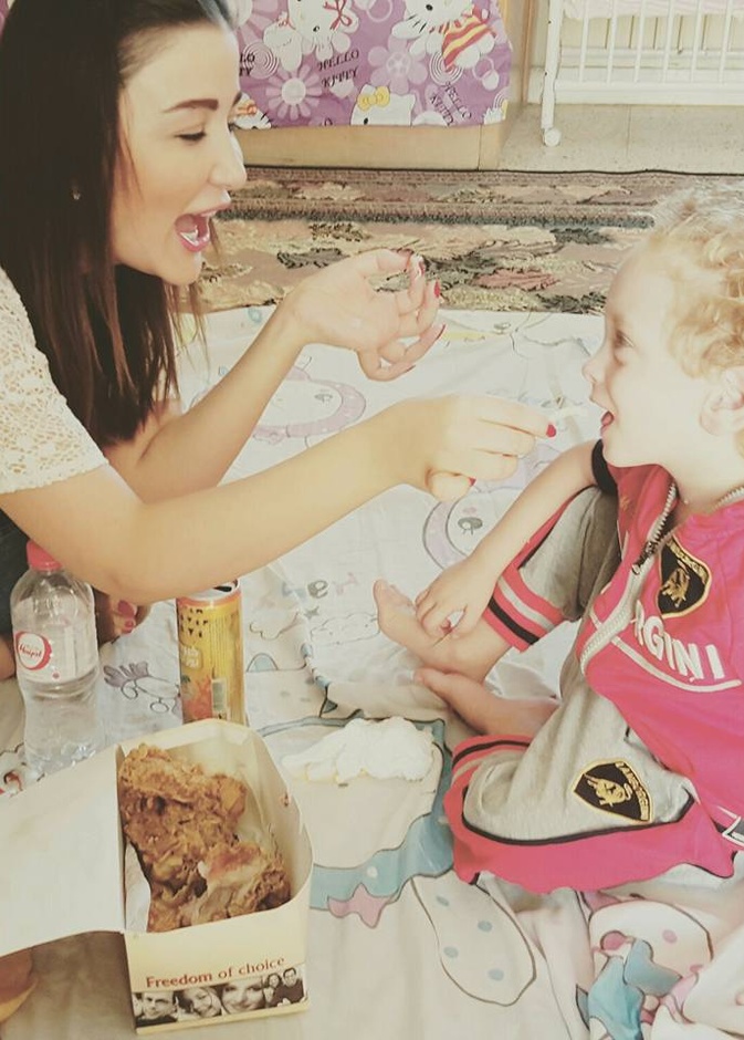 جيهان عبد العظيم والاطفال