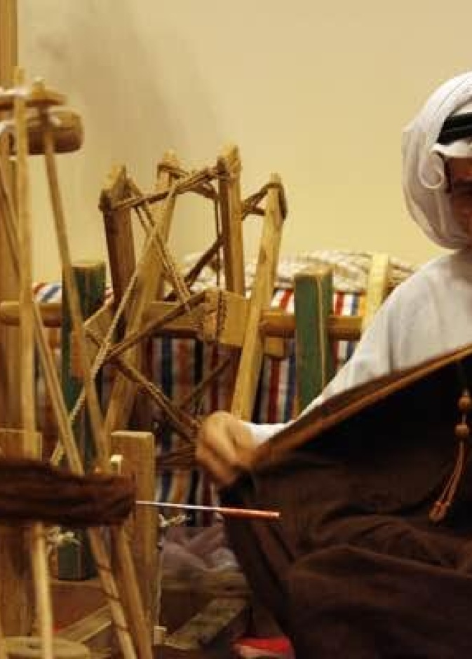 حرفي في حياكة البشوت