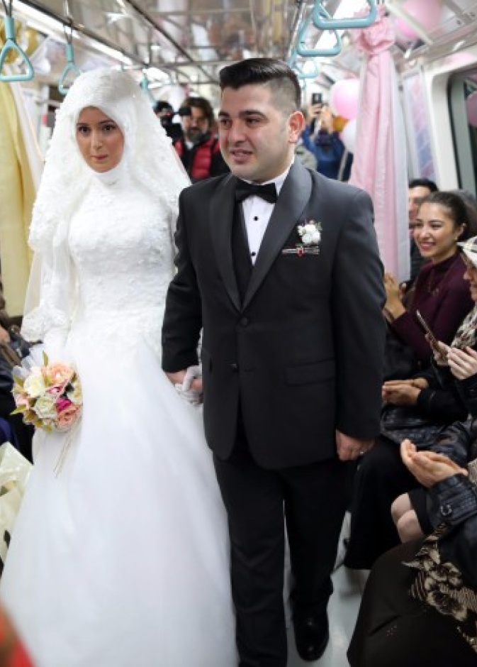 اول حفل زفاف في مترو الأنفاق بإسطنبول
