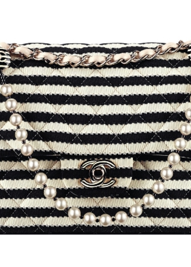 حقيبة من شانيل CHANEL