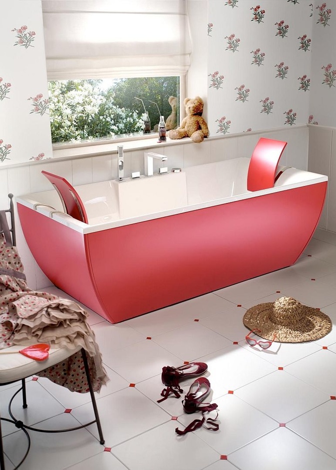 حوض استحمام باللون الأحمر مع مساند خاصة للرأس