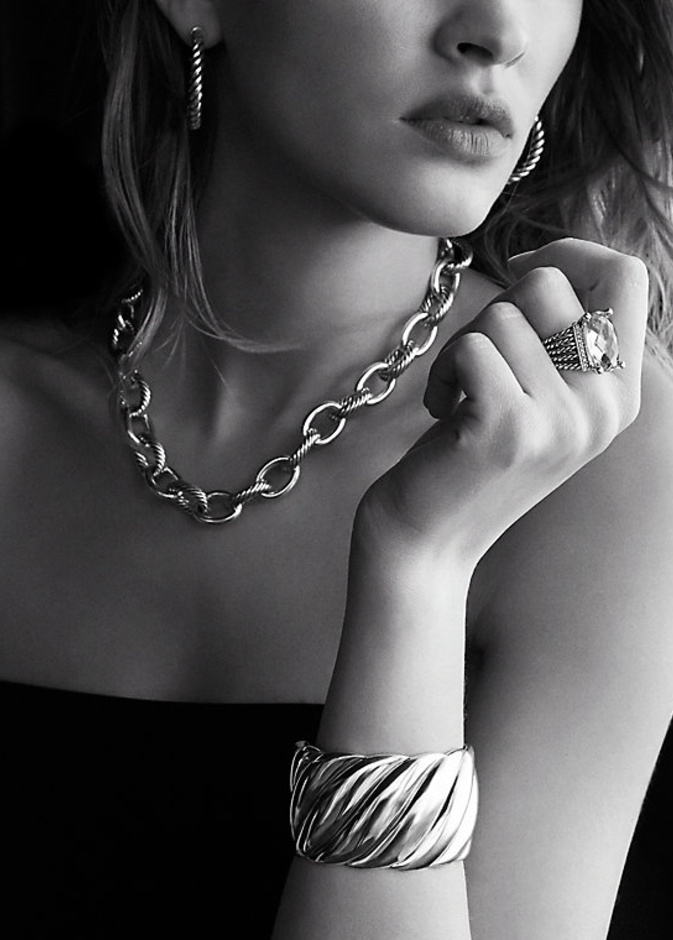 خاتم مزين بحجر كبير العقيق الأسود