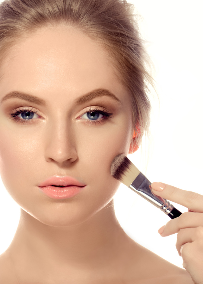  خطوات وضع بودرة الخدود في الشتاء