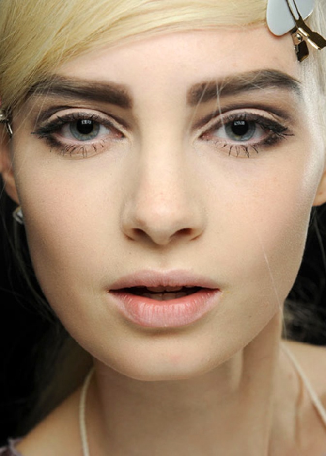 خلطات من الزيوت لتكثيف الحواجب