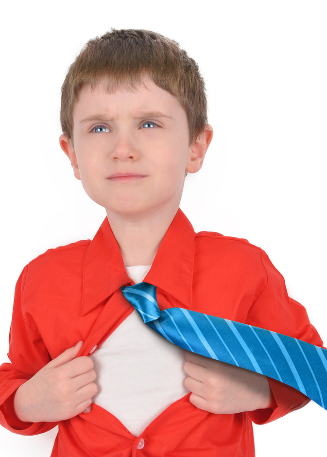 خلع الطفل ملابسه امام الاخرين 