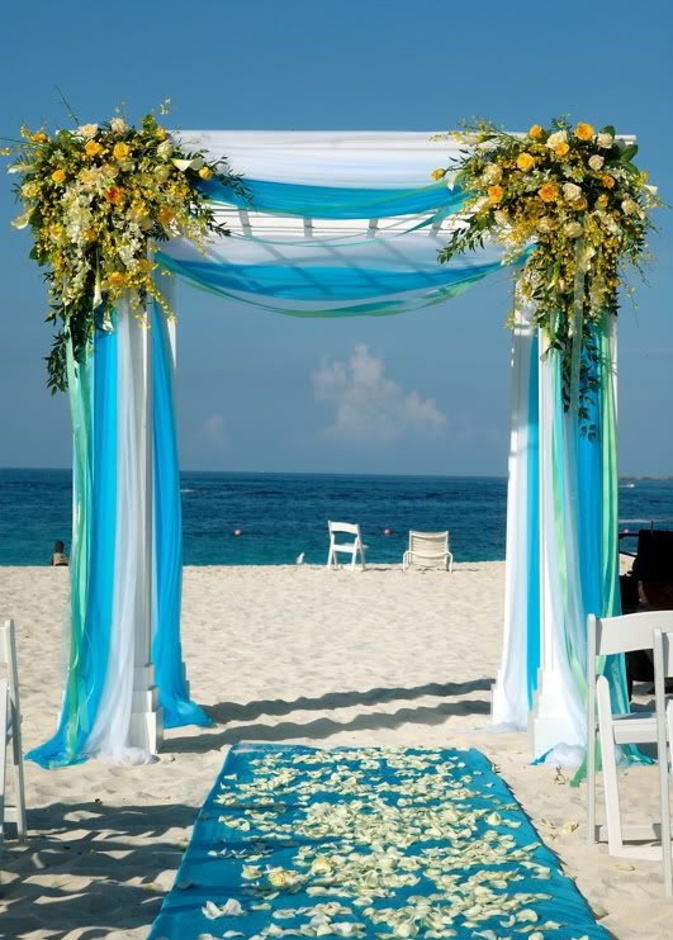 ديكور ازرق لزفاف الشاطىء