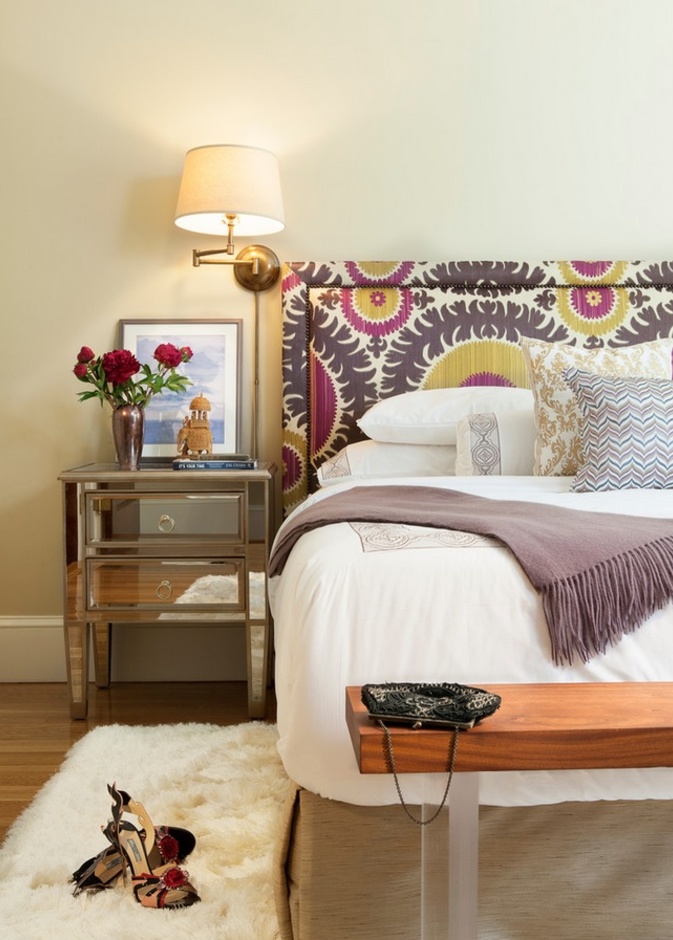 رأس سرير منجد بألوان أنثوية جميلة