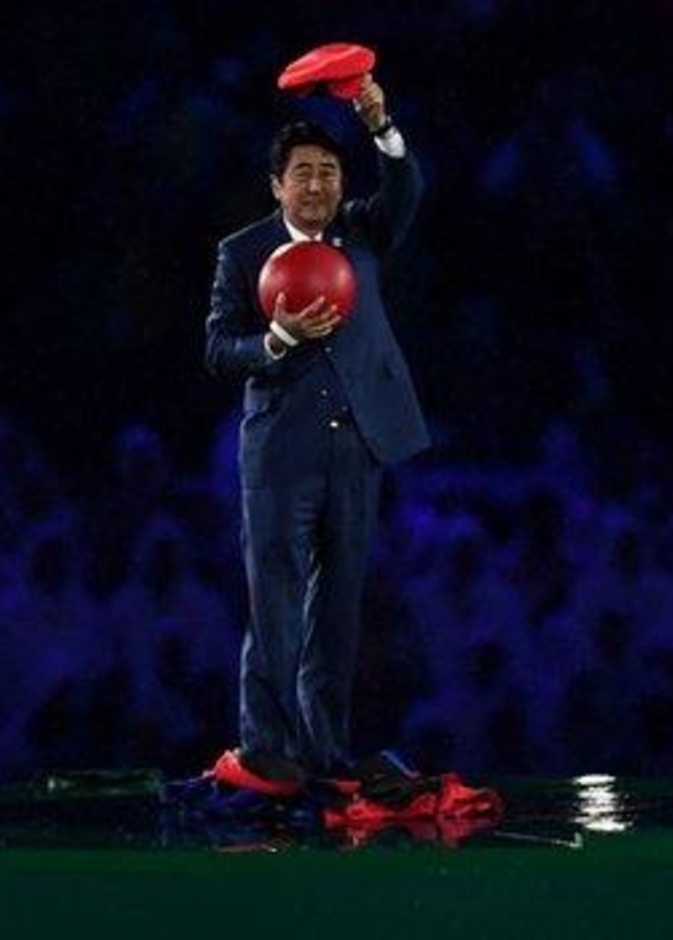 رئيس وزراء اليابان سوبر ماريو