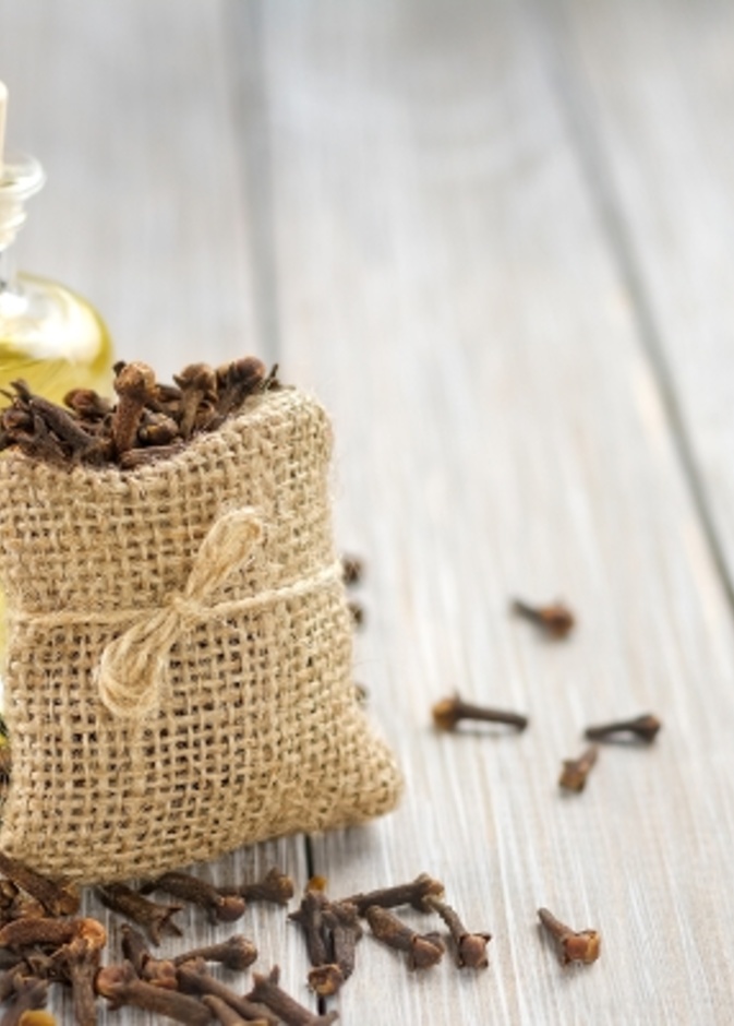 إستنشاق زيت القرنفل طريقة فعالة لتنشيط الغدة الدرقية