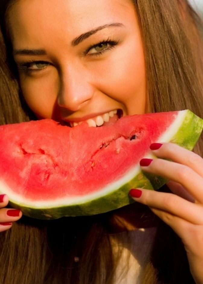 البطيخ يحسن عملية الهضم و ينظف الجسم