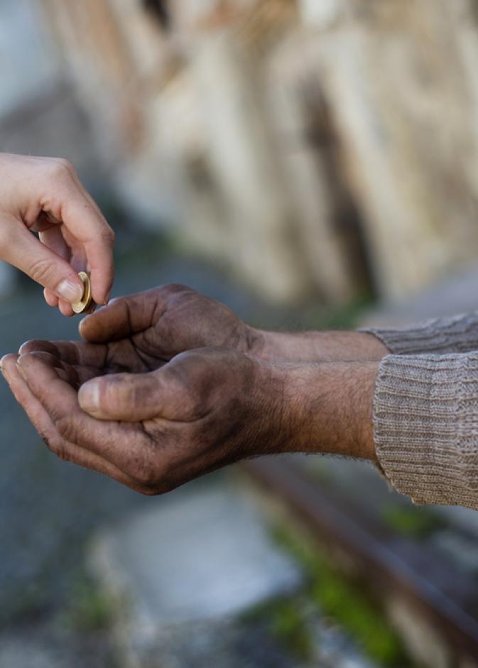 بالفيديو: متسوّل ينسى إعاقته ويهرول في الشارع!