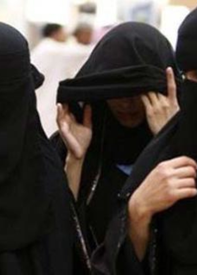 رجل يحاول قتل آخر تحرش بزوجته في المول