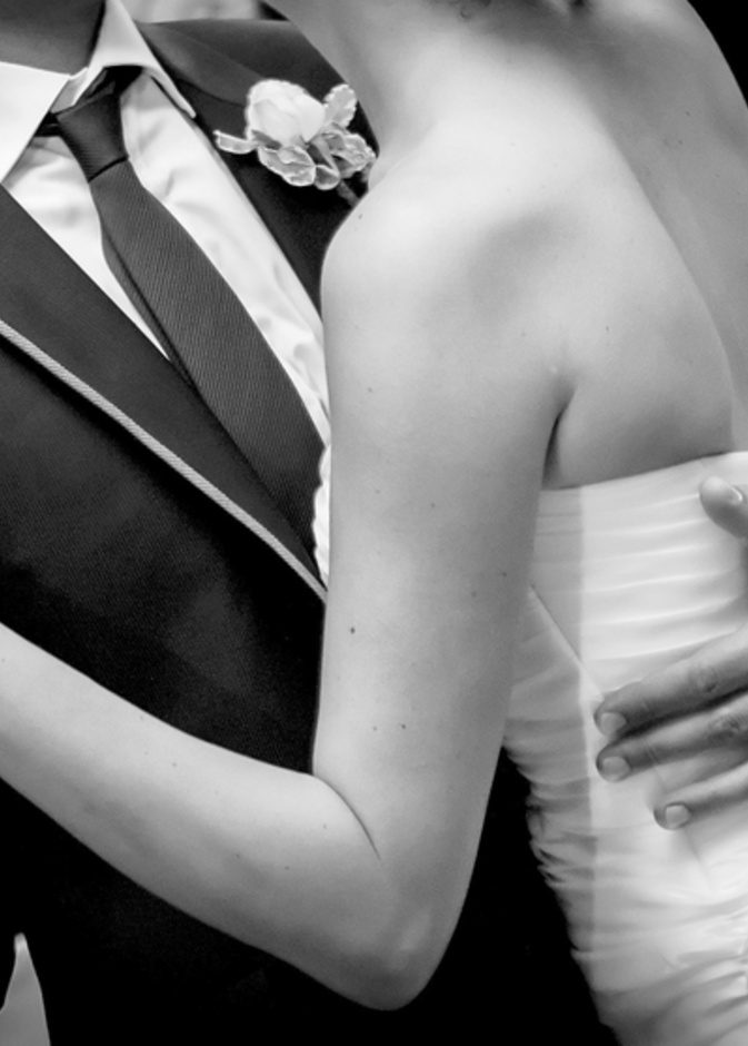 بالفيديو: ماذا فعل حماس العريس الهستيري بالعروس؟